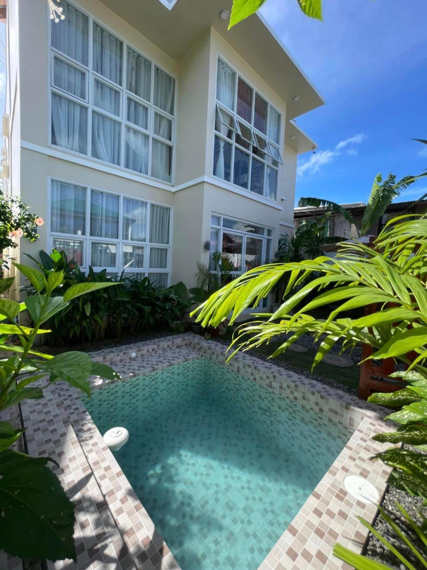 Rich-Vania Suites General Luna  Exterior photo
